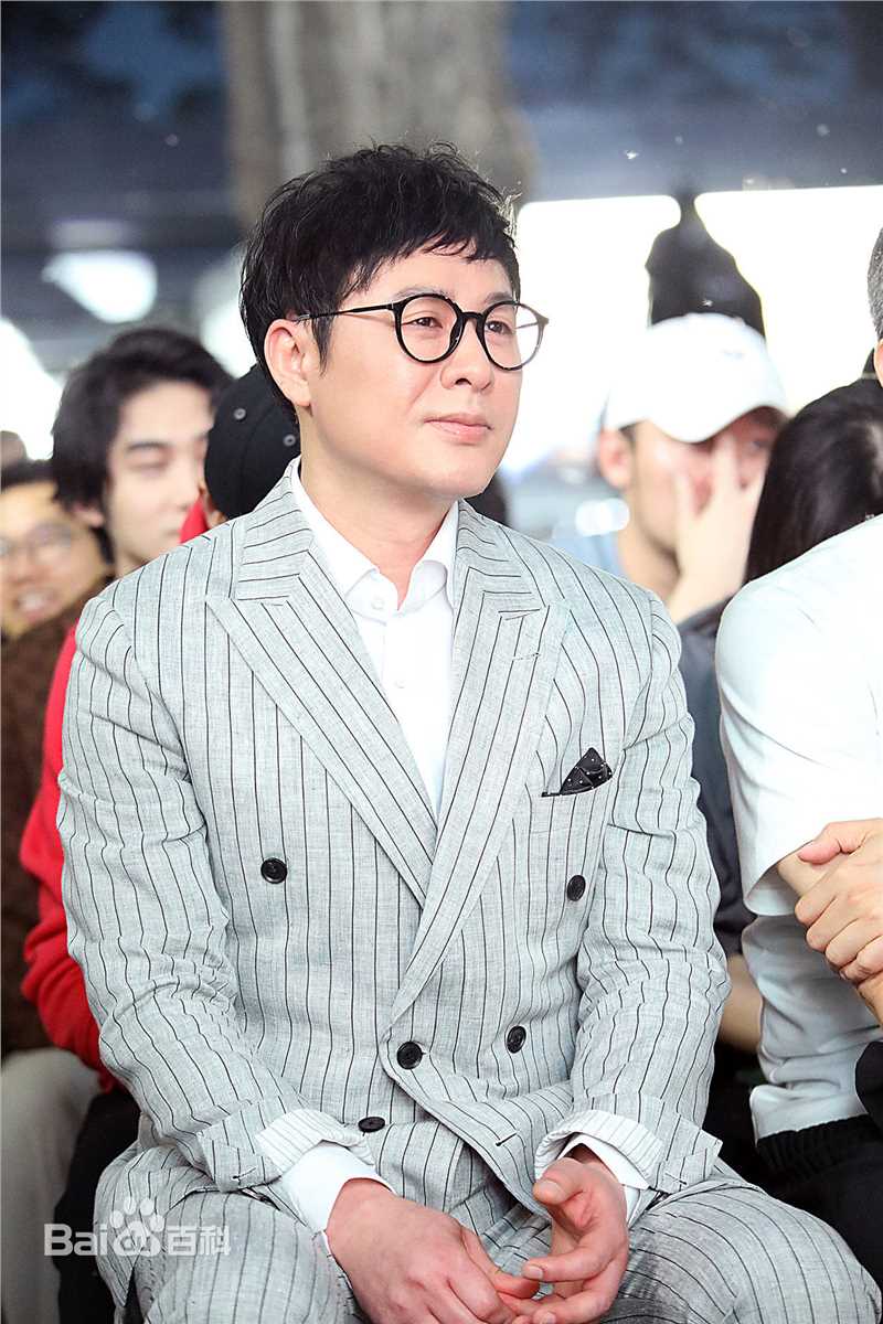 张颂文(Zhang Songwen)媒体照壁纸壁纸