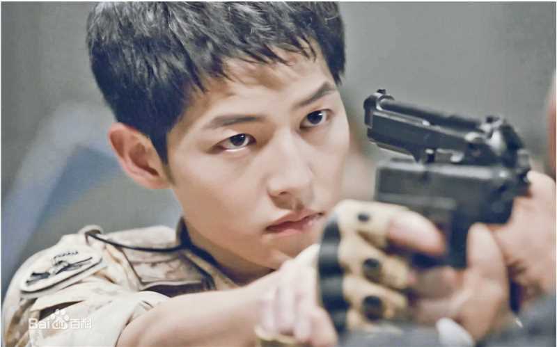 最全宋仲基(Song Joong Ki)在作品《太阳的后裔》饰演柳时镇中的壁纸