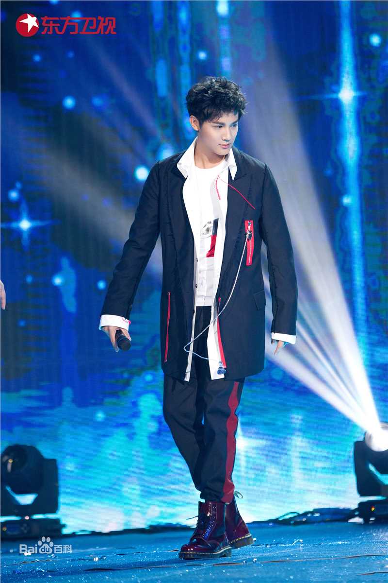 郑业成2018东方春晚壁纸壁纸