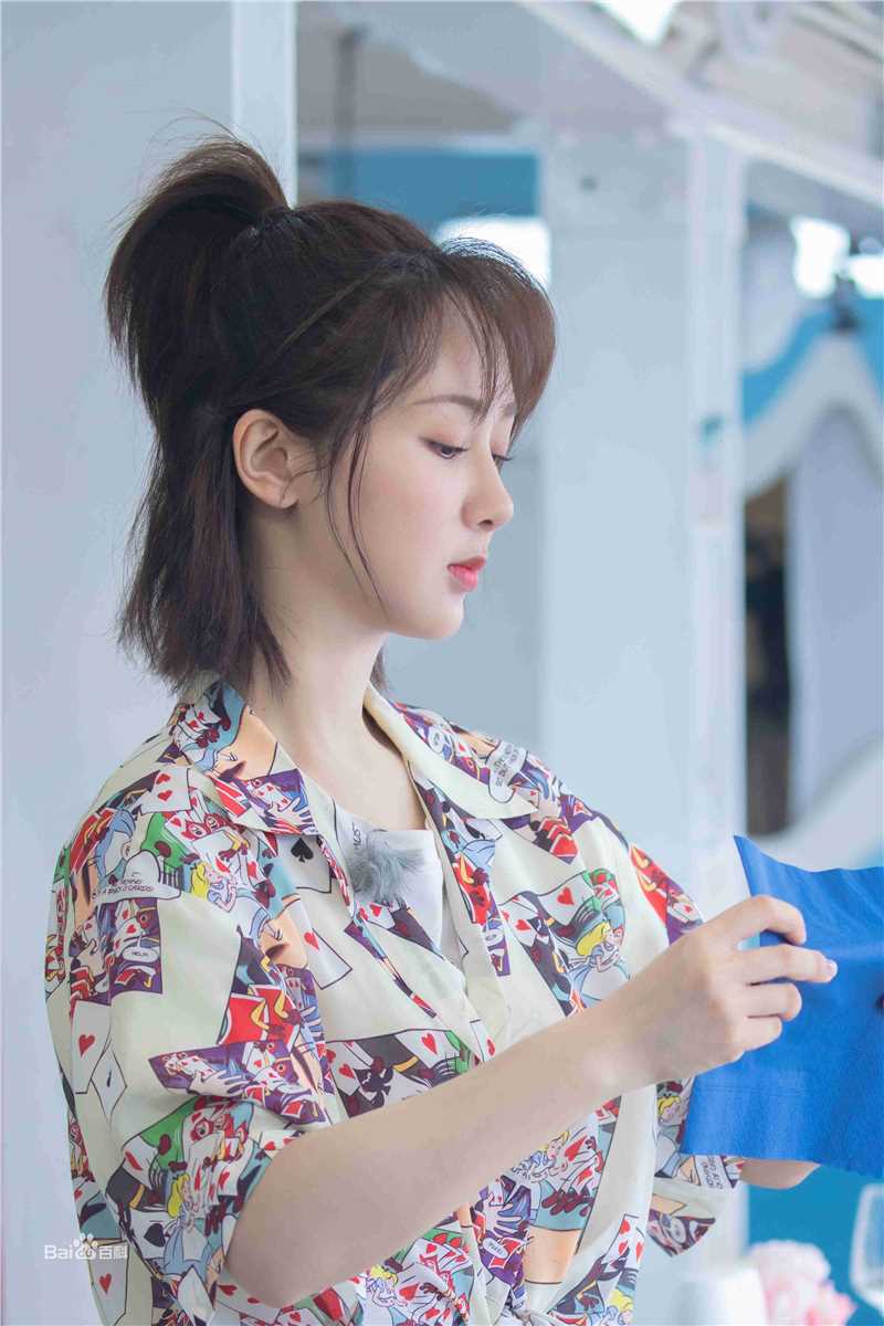 精选杨紫(Andy)在《中餐厅第三季》中的图册