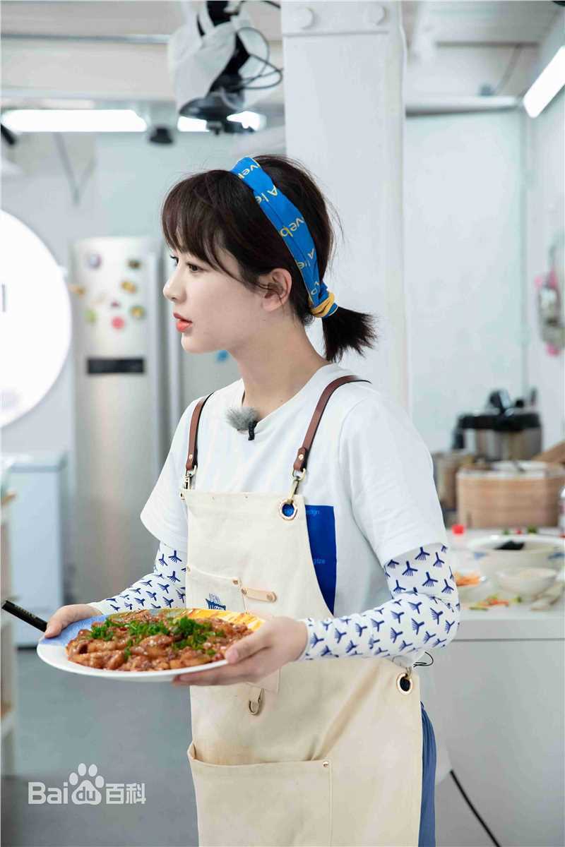 精选杨紫(Andy)在《中餐厅第三季》中的图册