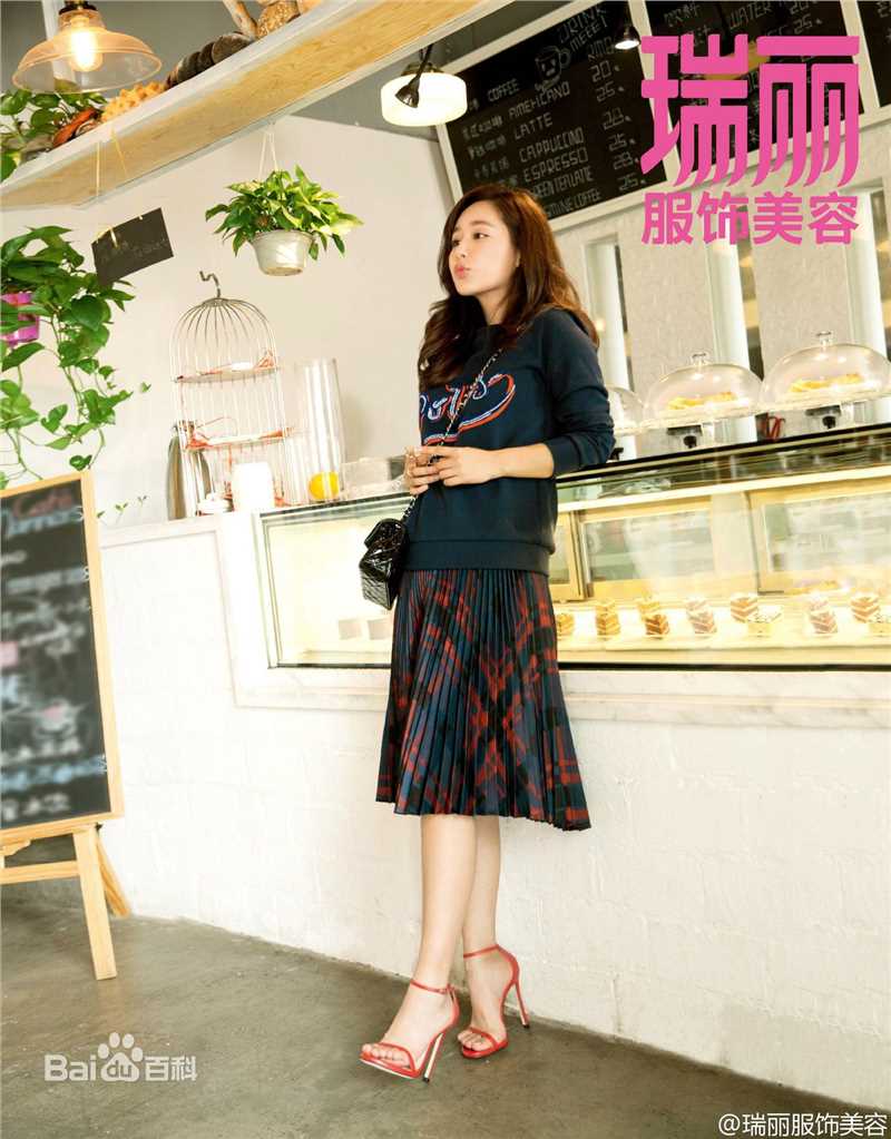 最新杨紫(Andy)在《瑞丽服饰与美容》中的壁纸