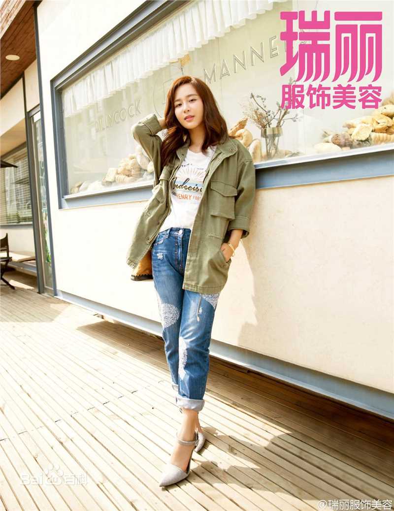 最新杨紫(Andy)在《瑞丽服饰与美容》中的壁纸