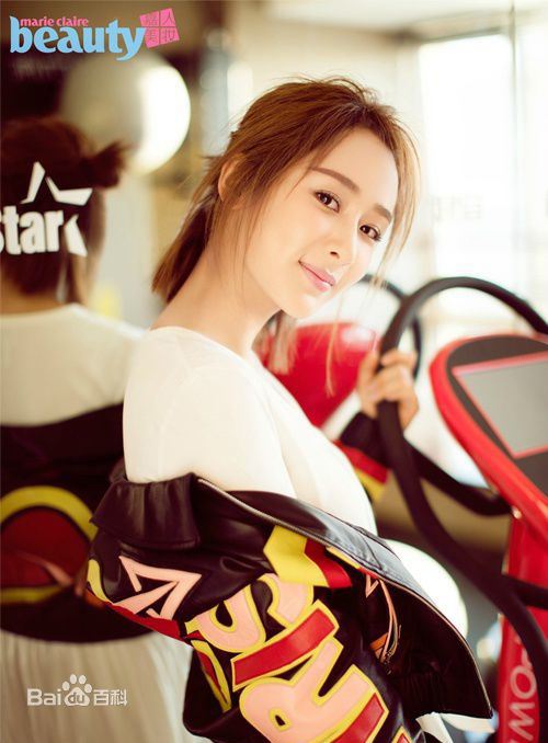 杨紫(Andy)在《嘉人美妆》中的