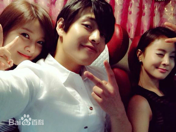 姜河那()生活照图册