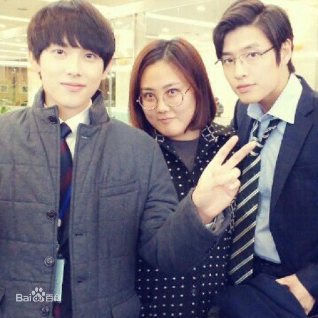 姜河那()生活照图册