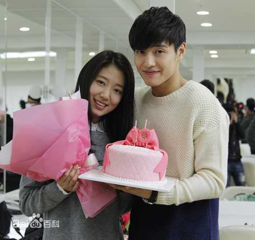 姜河那()生活照图册