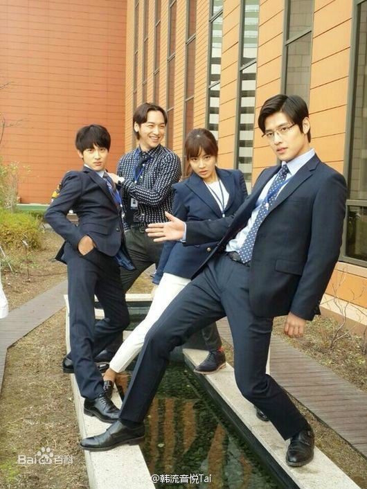 姜河那()生活照图册