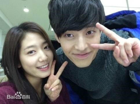 姜河那()生活照图册