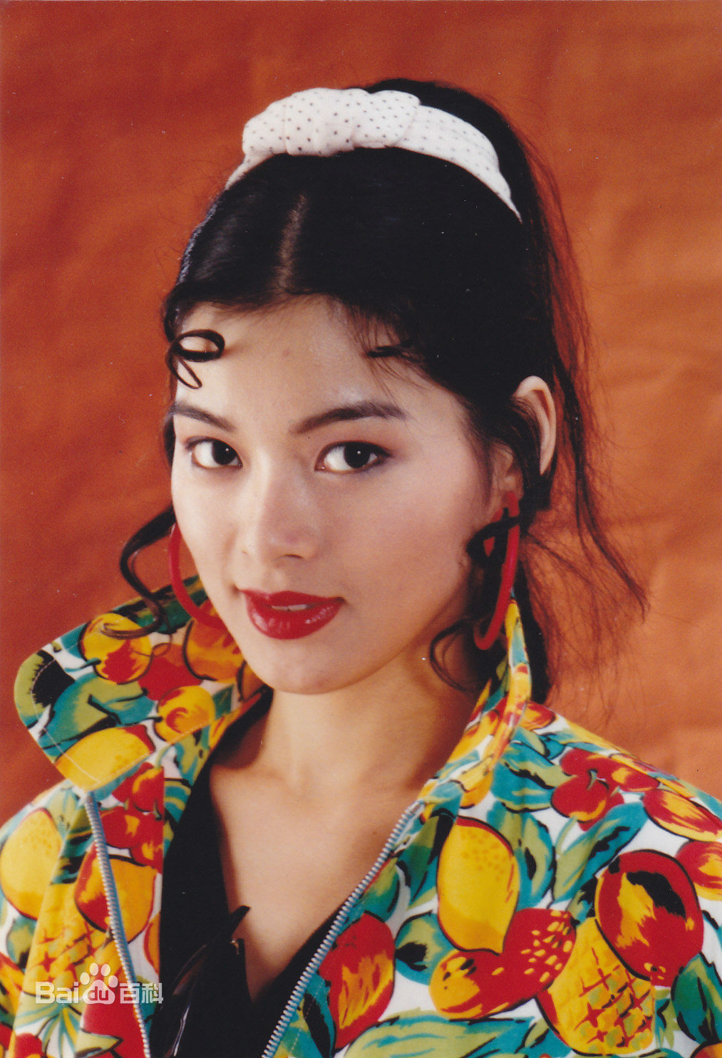 高清刘锦玲在《银狐》饰江凯伦中的图集