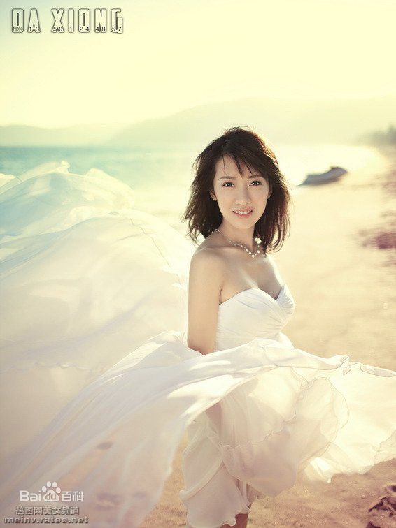 李念海滩婚纱照