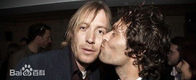 Rhys Ifans生活照素颜照相册