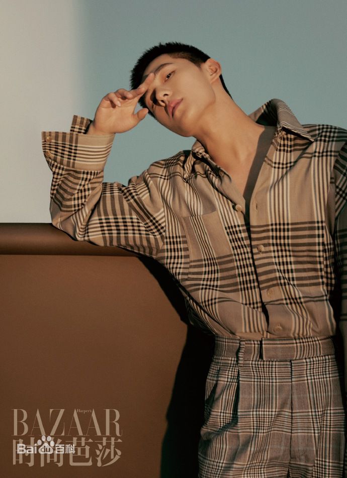 最优质吴念真(Wen-ching Wu)在《时尚芭莎》中的相册