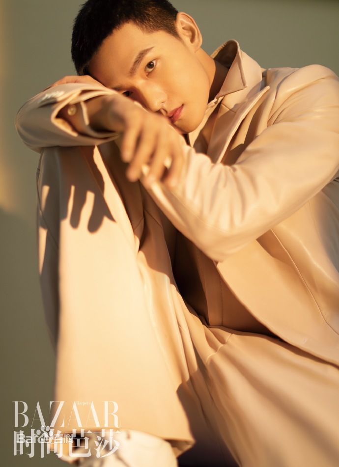 最优质吴念真(Wen-ching Wu)在《时尚芭莎》中的相册