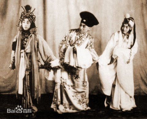 程砚秋前后照片