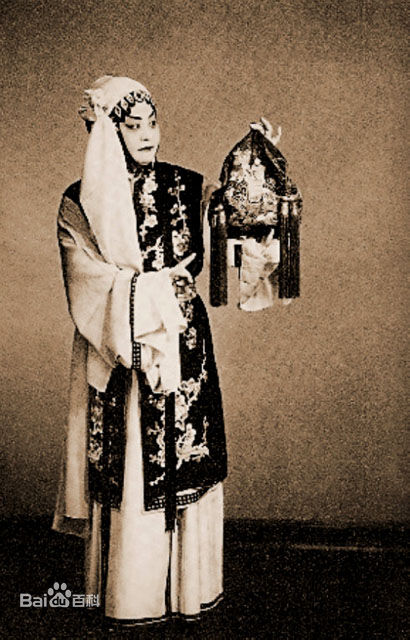 程砚秋前后照片