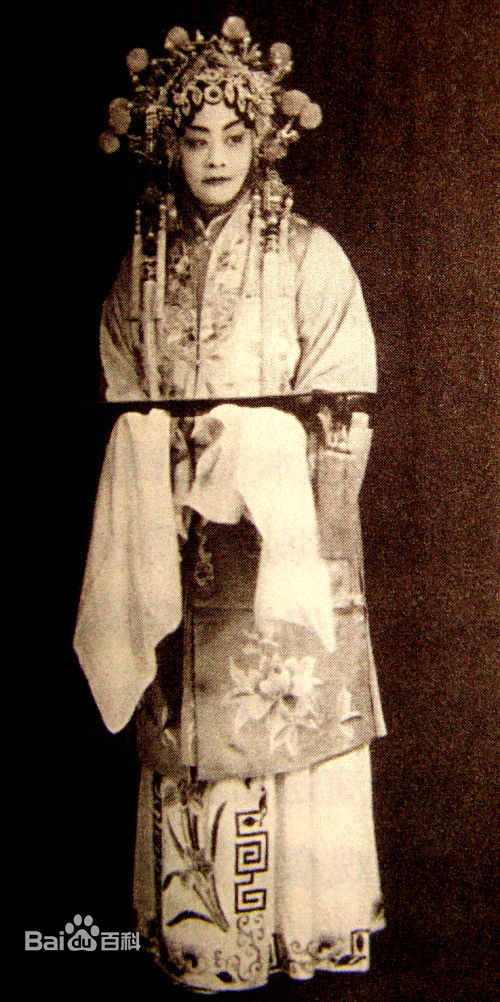 程砚秋前后照片