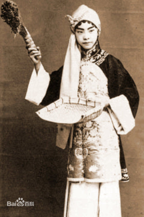 程砚秋前后照片