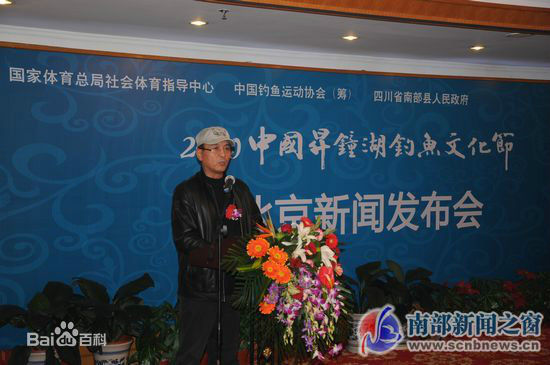 马崇乐的退休钓鱼生活前后照片