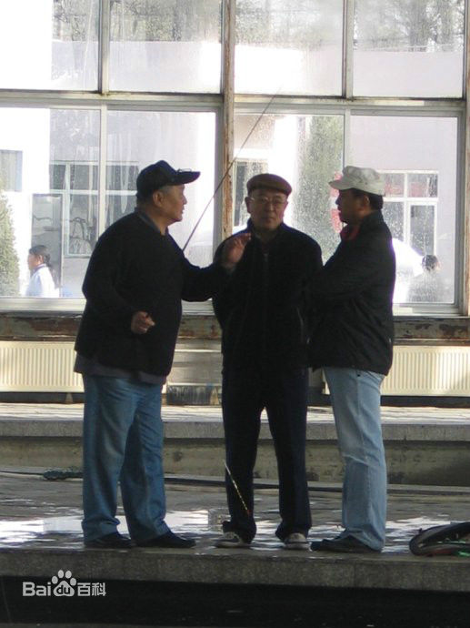 马崇乐的退休钓鱼生活前后照片