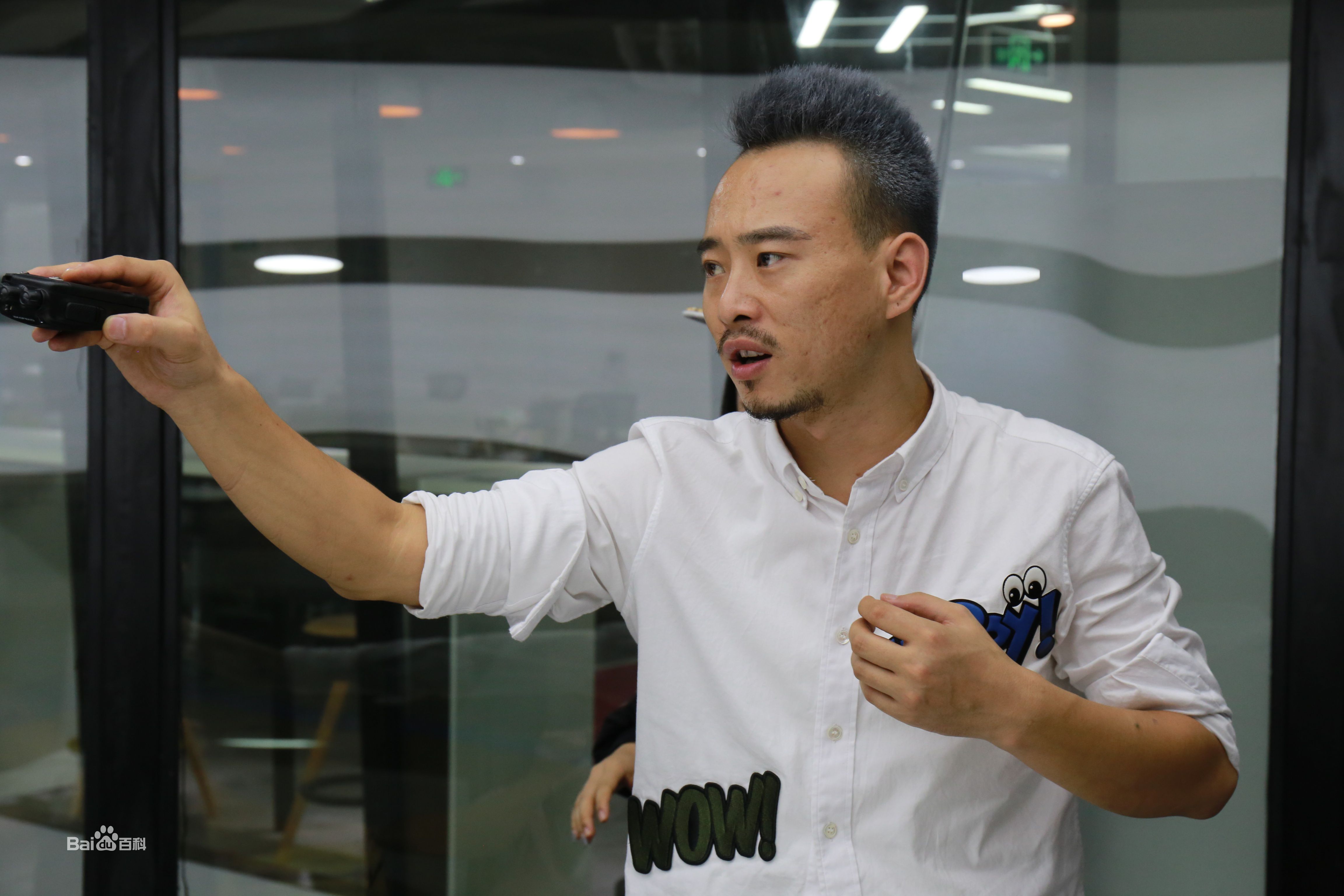 最优质冯子华在执导电影《天才失败者》中的