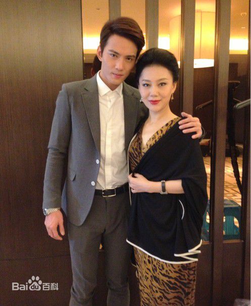 胡彩虹新照图片图册