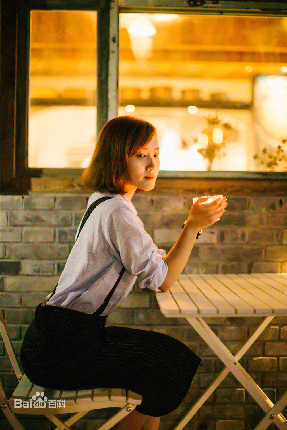 丁绮照片素颜照相册