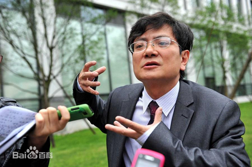 郑强接受采访前后照片