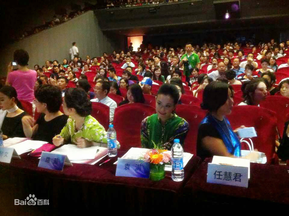 袁满第54届“国际小姐”大赛评委前后照片