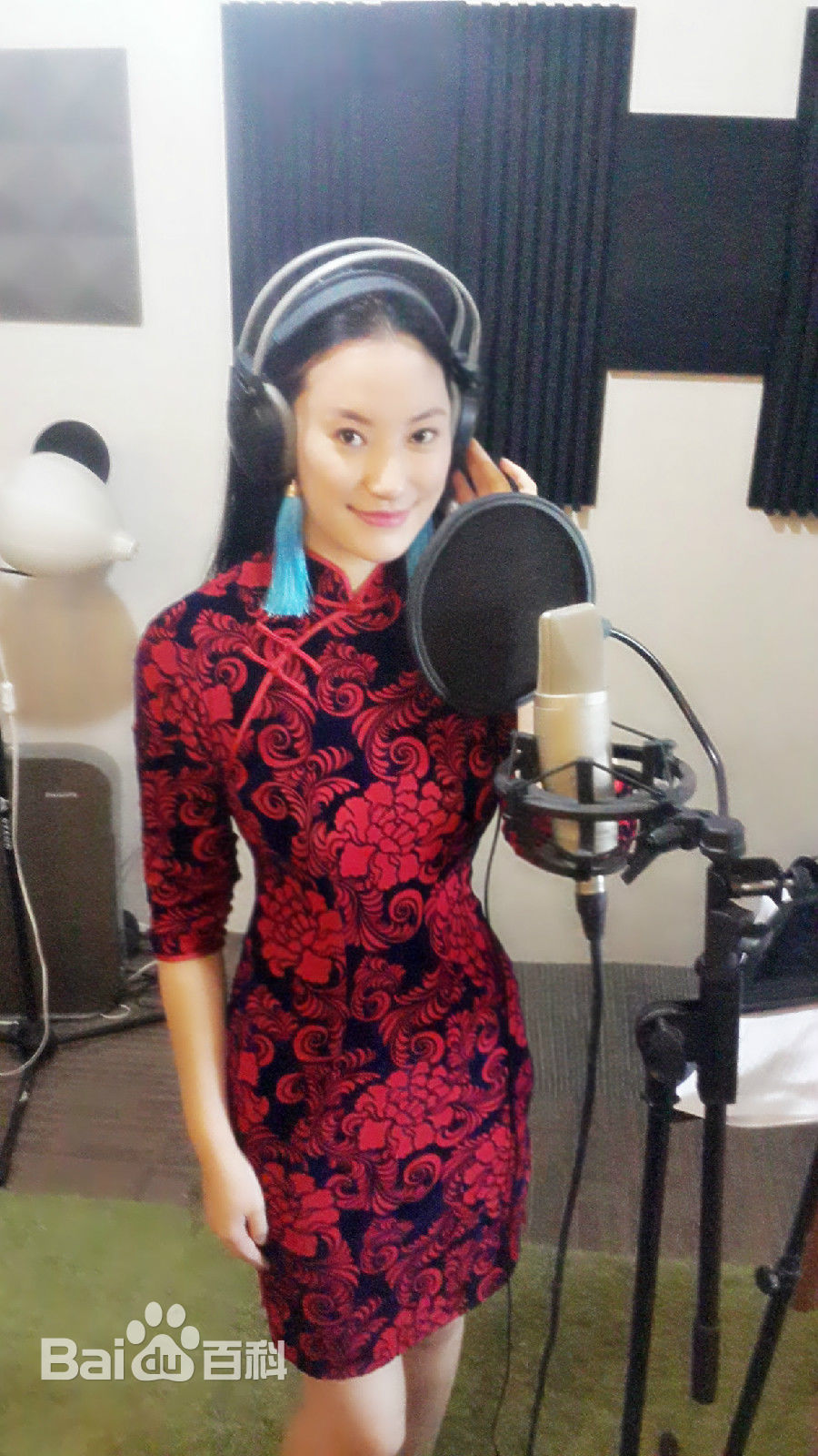 袁满第54届“国际小姐”大赛评委前后照片