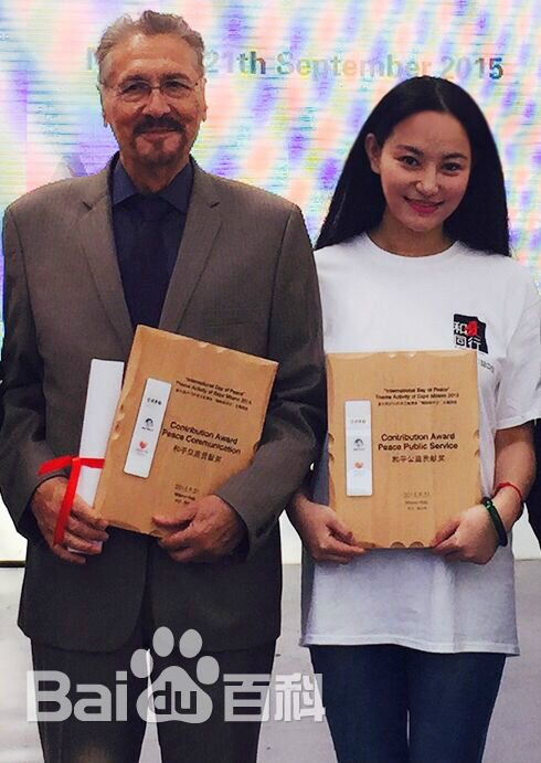 袁满获得米兰世博会国际和平贡献奖素颜照壁纸
