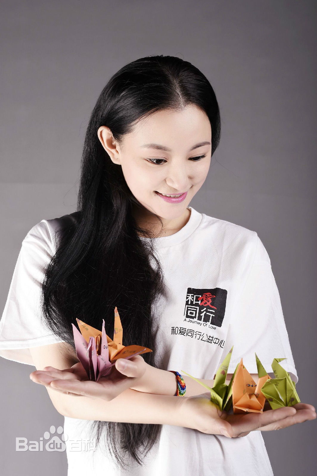 袁满获得米兰世博会国际和平贡献奖素颜照壁纸