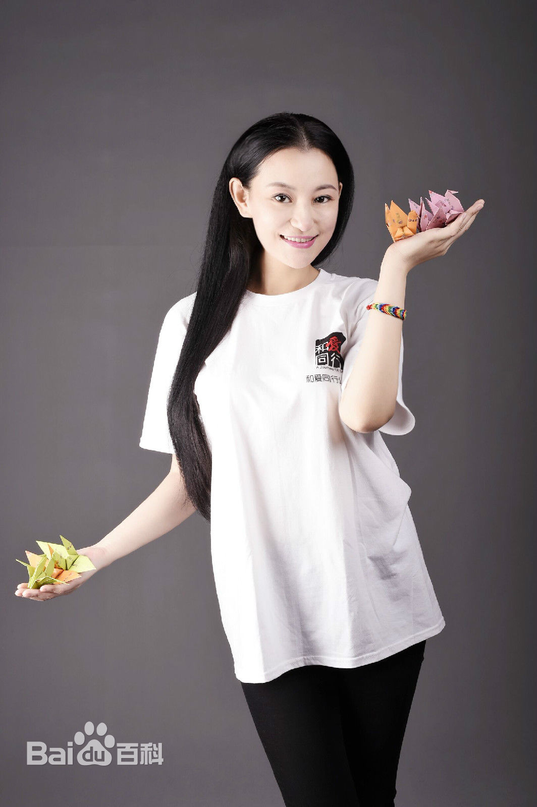 袁满获得米兰世博会国际和平贡献奖素颜照壁纸