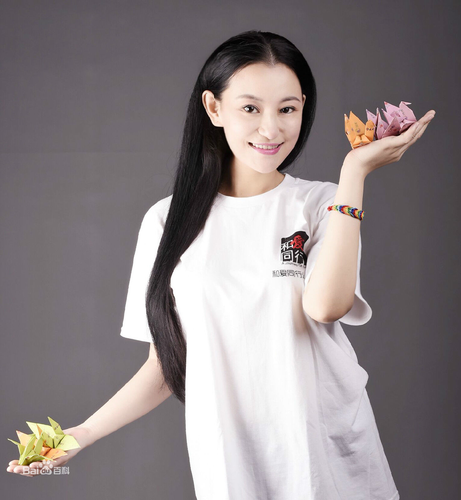 袁满获得米兰世博会国际和平贡献奖素颜照壁纸