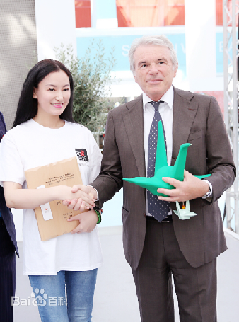 袁满意大利众议院前议长艾琳皮维蒂素颜照相册