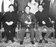 侯耀文前后照片