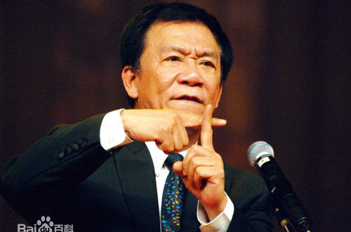 侯耀文前后照片