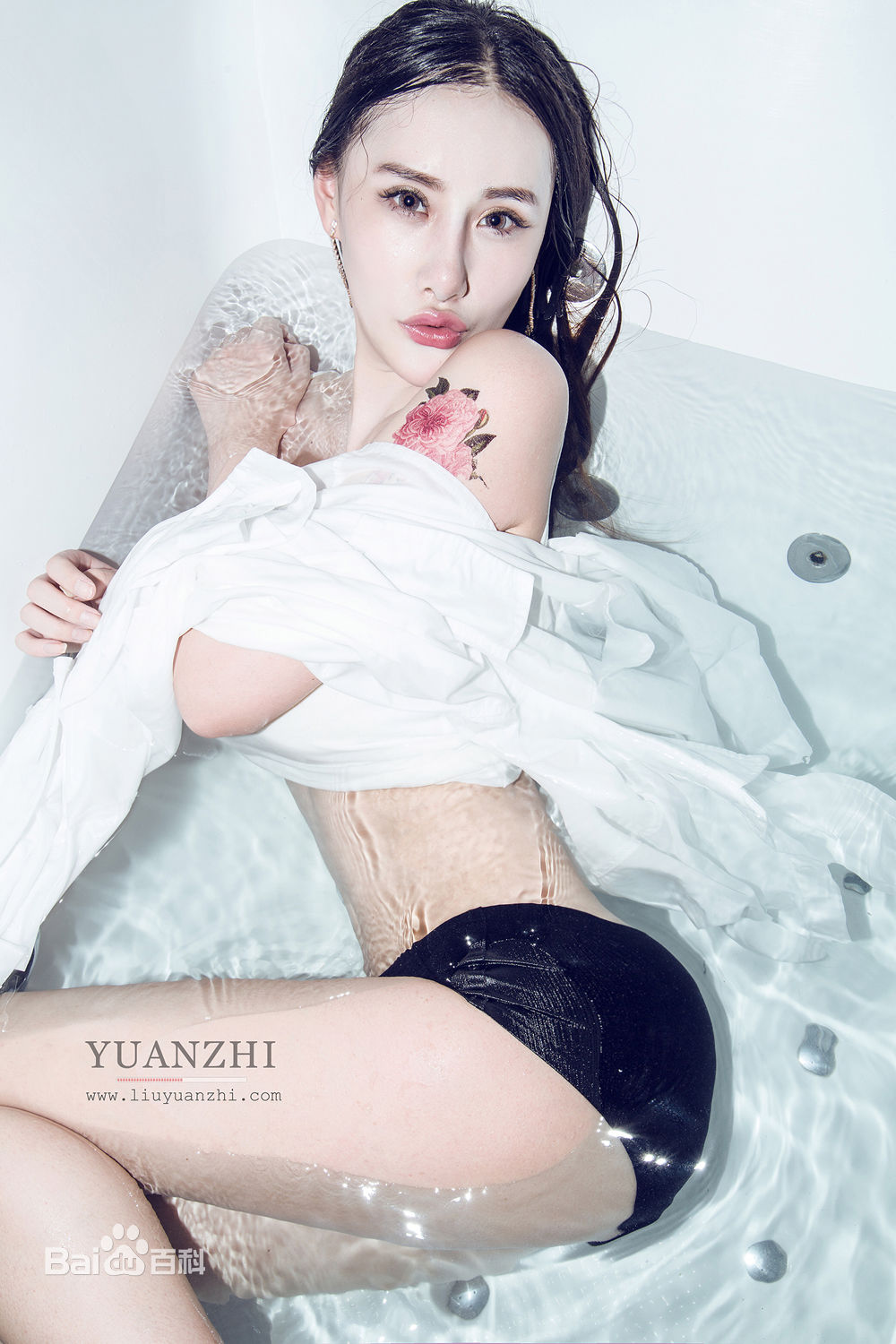 吴晴(Kate)【黑白】