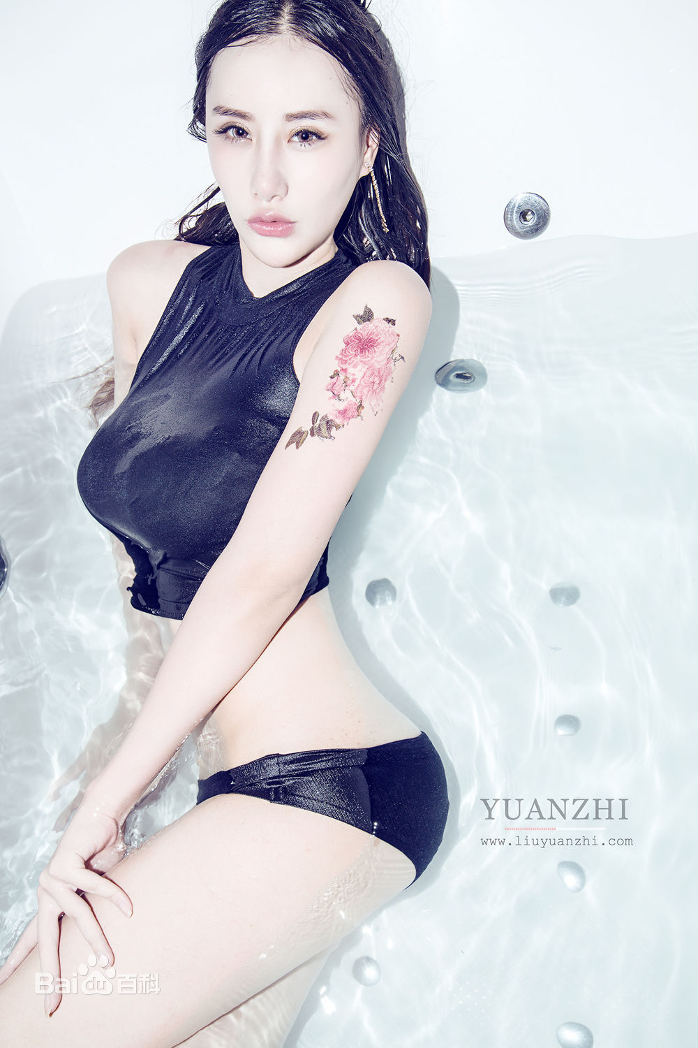 吴晴(Kate)【黑白】