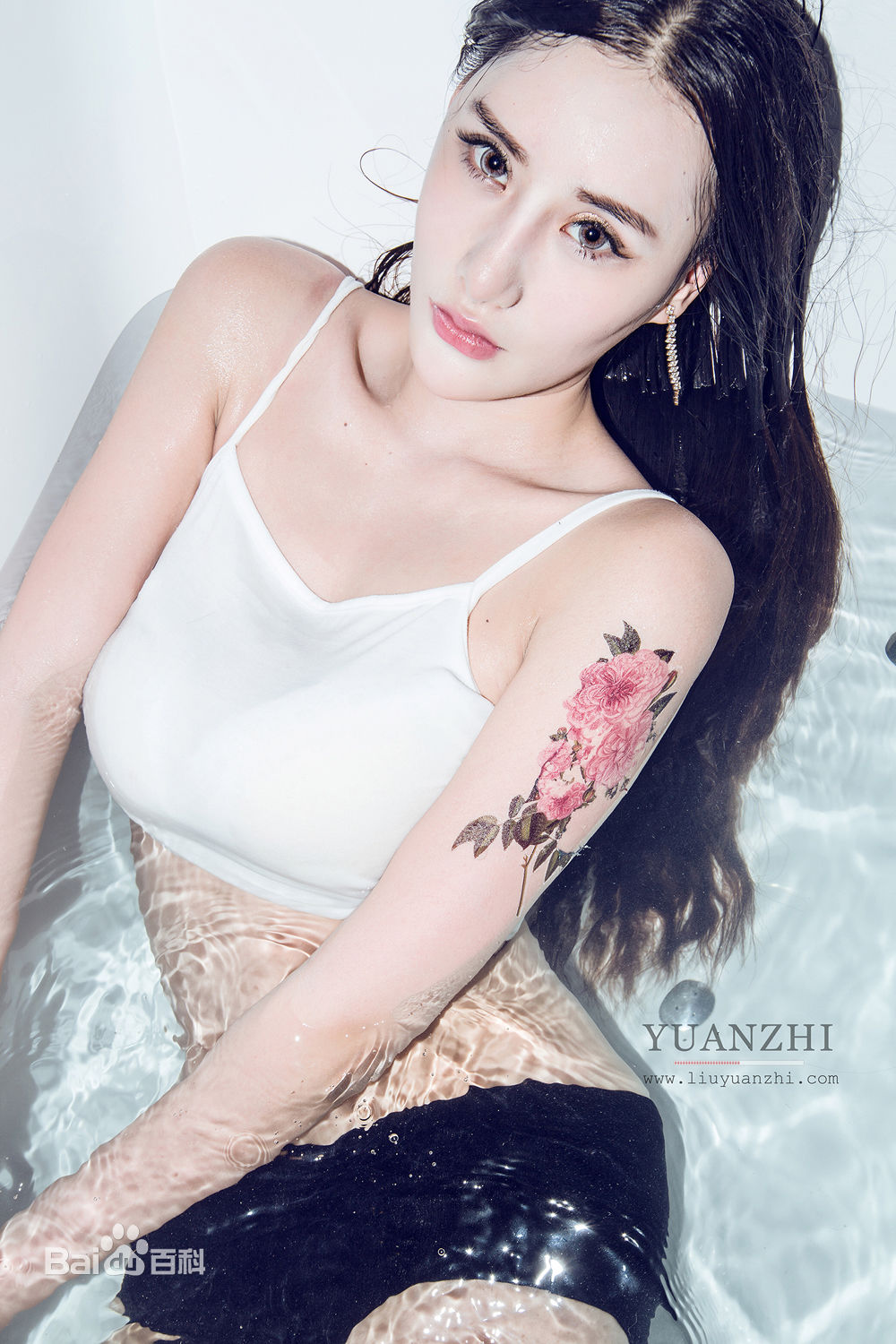 吴晴(Kate)【黑白】