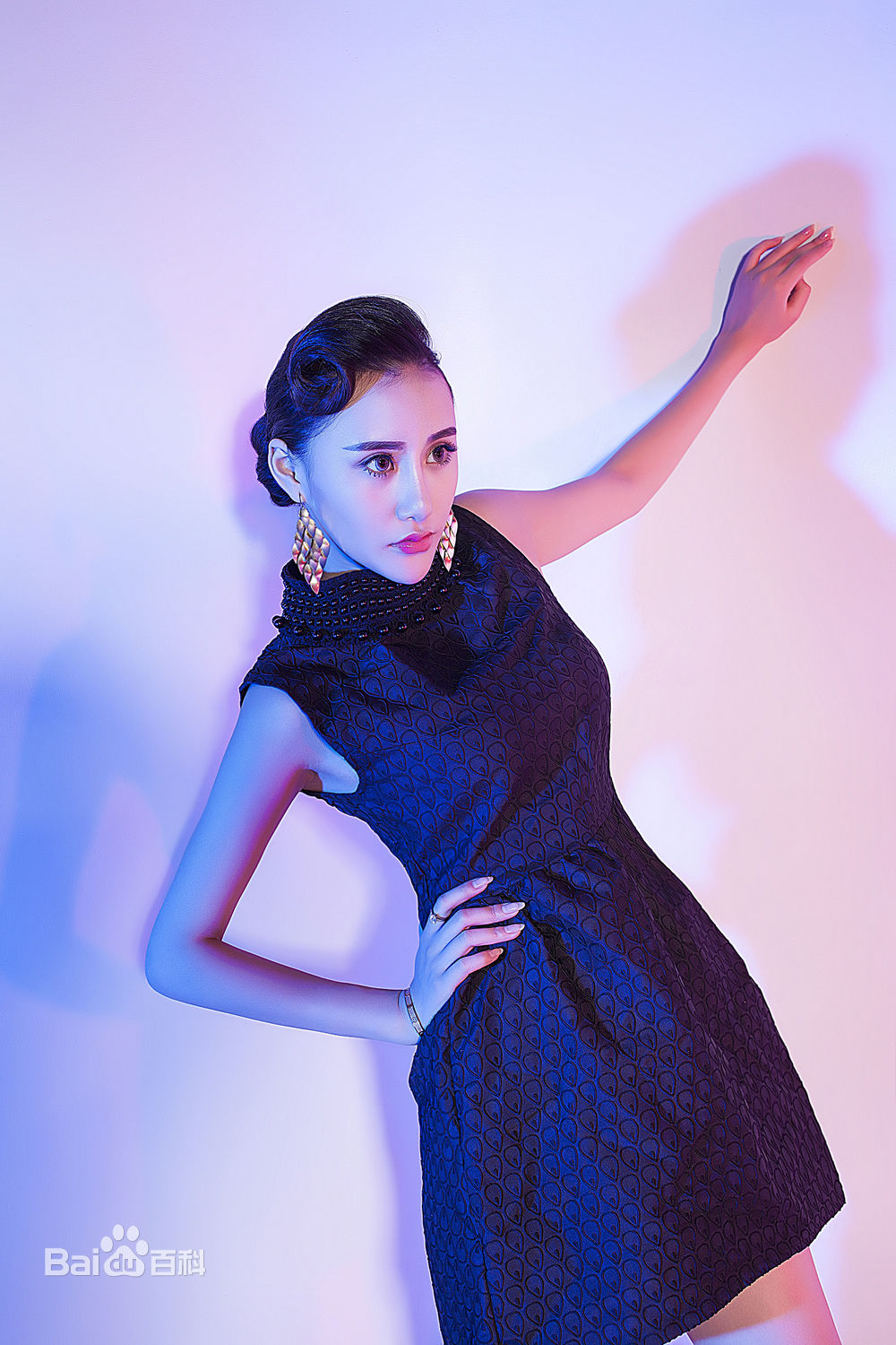 吴晴(Kate)最新【复古】壁纸