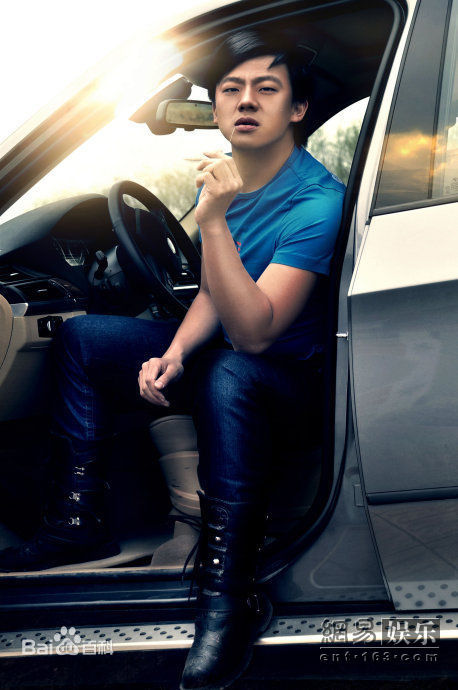 最新张艺飞(Zhang Yifei)在《爱在未来时》演员中的图集