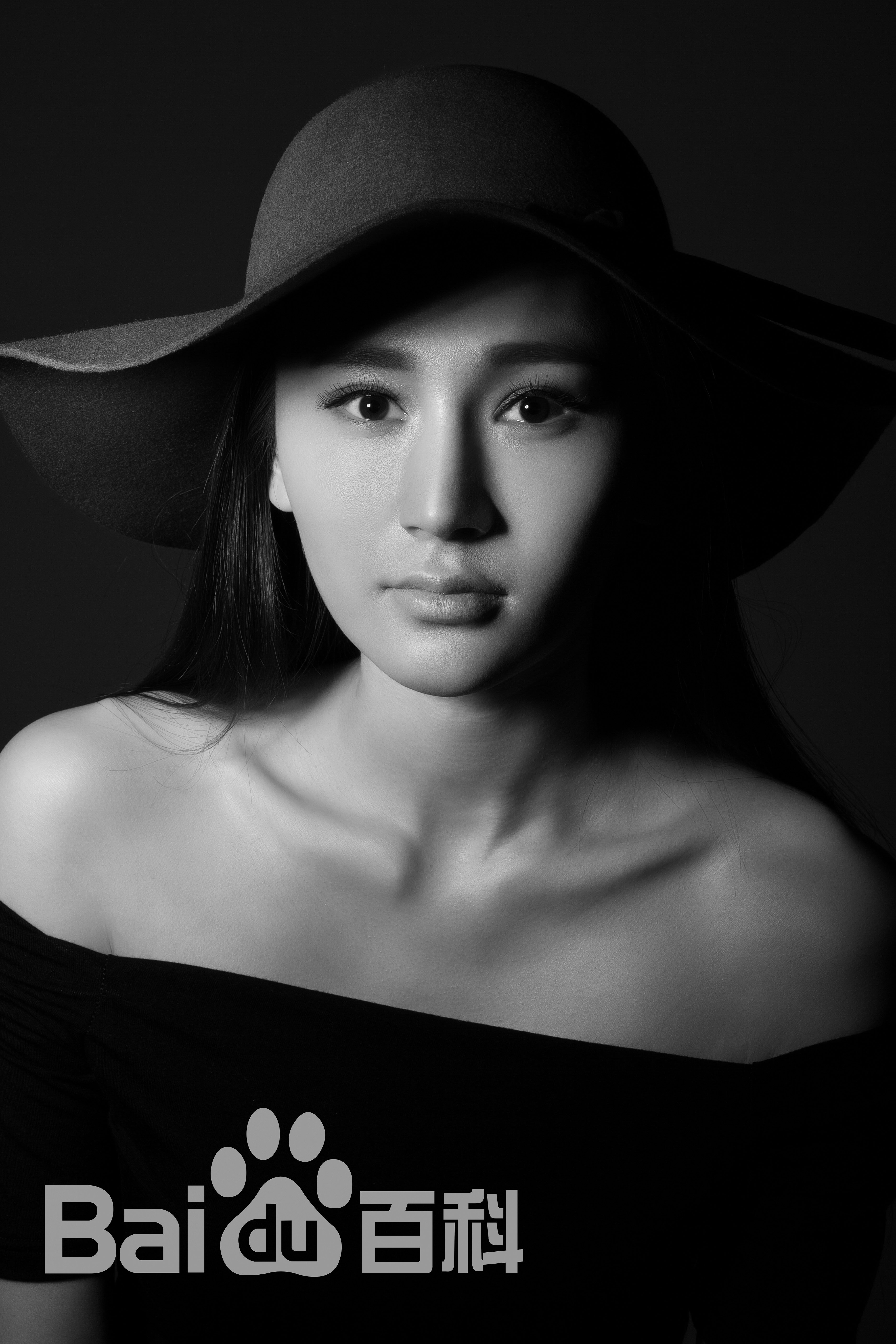 王艺嘉(Cherry)的生活照素颜照壁纸