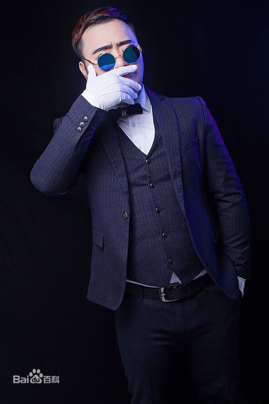 张艺腾高清最新图集