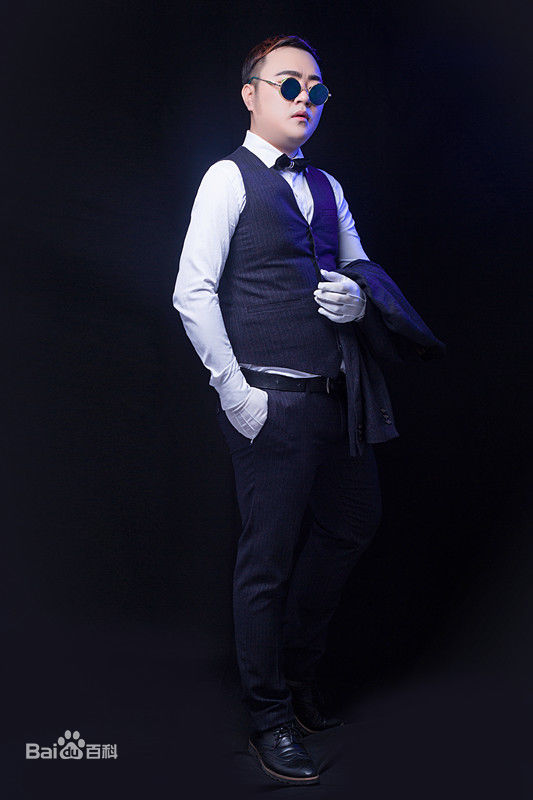 张艺腾高清最新图集