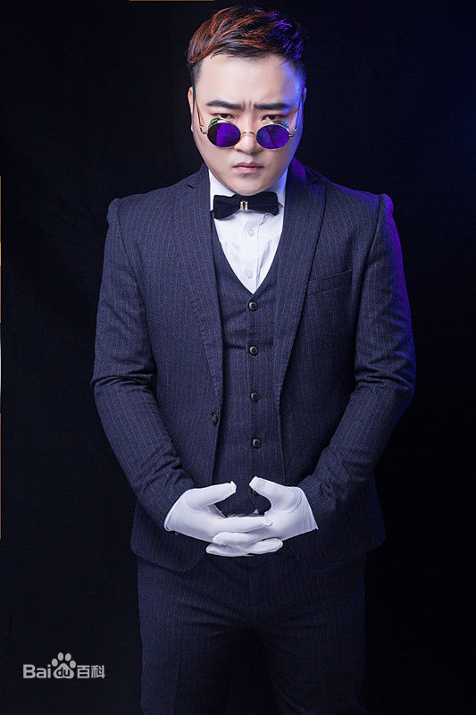 张艺腾高清最新图集