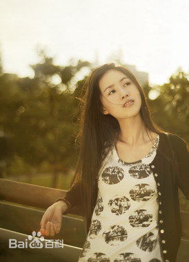 孙锂华(lilly)影像素颜照壁纸