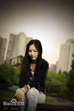 孙锂华(lilly)影像素颜照壁纸