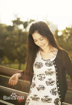 孙锂华(lilly)影像素颜照壁纸