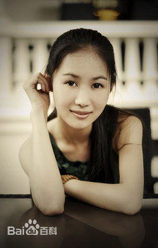 孙锂华(lilly)影像素颜照壁纸